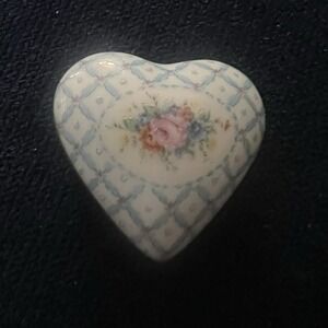 Forart Porcelain Trinket Box Hand Painted Roses Lt Blue Trellis Ring Heart Shape